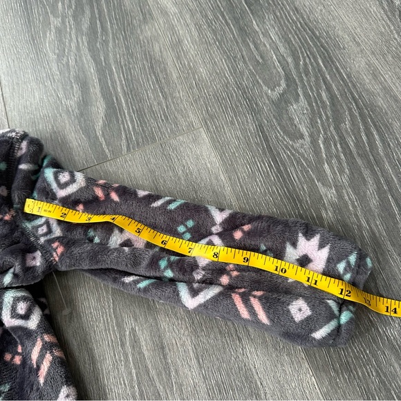 New 3T faux fur top and pant fall/winter set - Picture 4 of 11